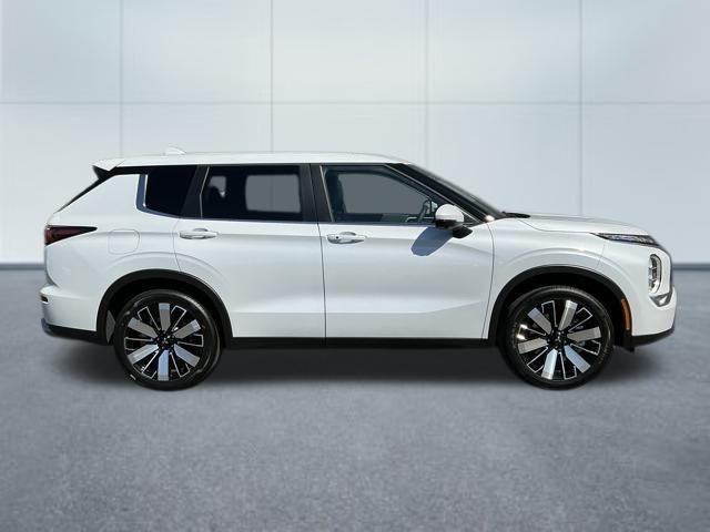new 2025 Mitsubishi Outlander car, priced at $38,002