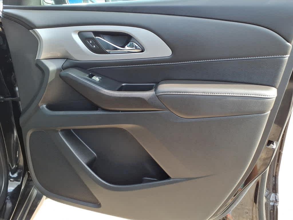 used 2023 Chevrolet Traverse car, priced at $32,995