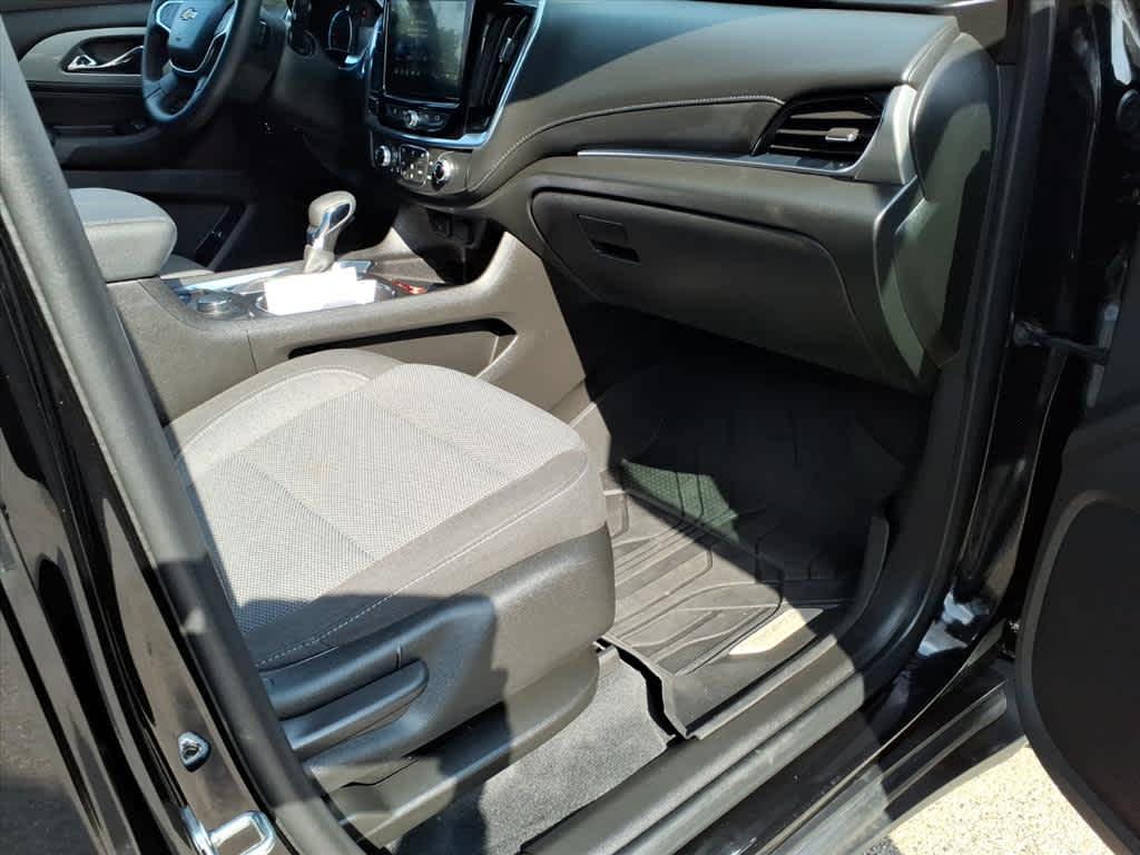 used 2023 Chevrolet Traverse car, priced at $32,995