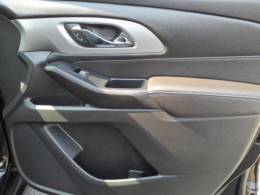 used 2023 Chevrolet Traverse car, priced at $30,995