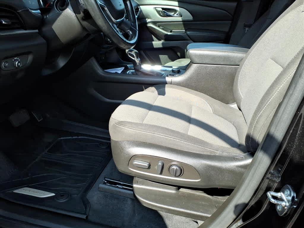 used 2023 Chevrolet Traverse car, priced at $30,995