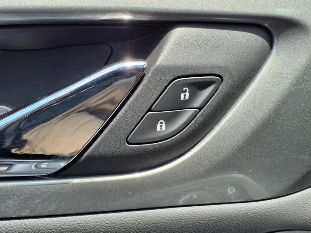used 2023 Chevrolet Traverse car, priced at $32,895