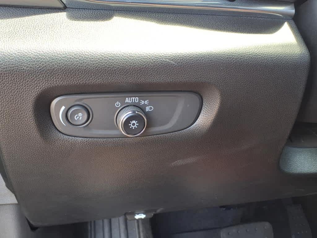 used 2023 Chevrolet Traverse car, priced at $32,895