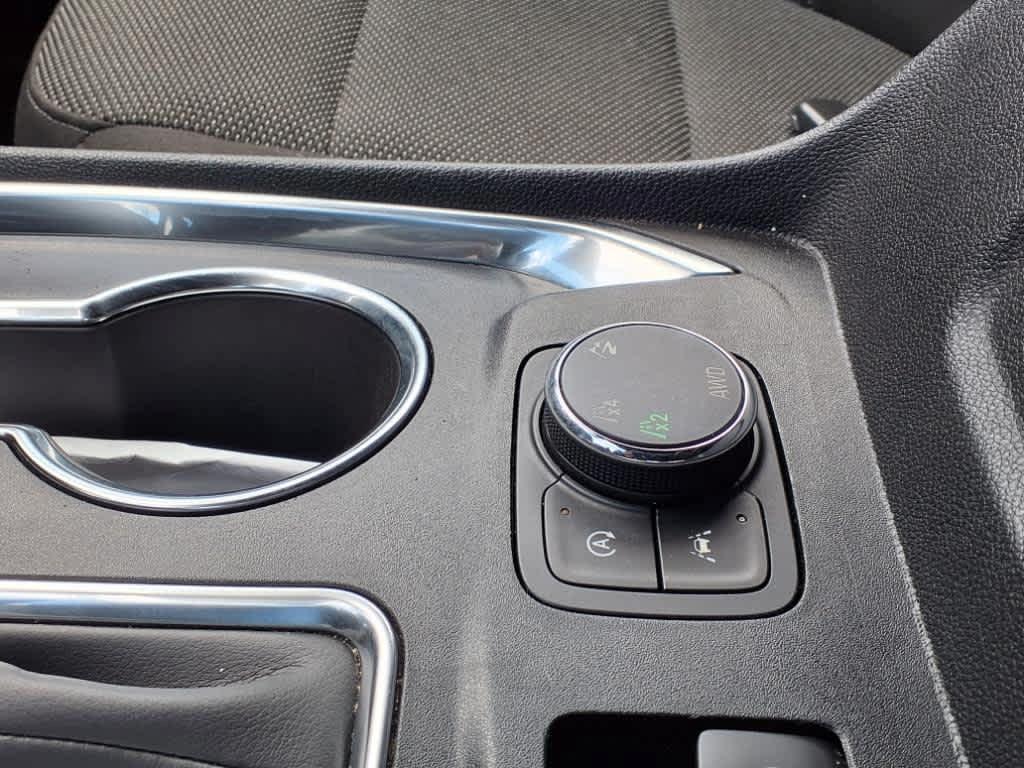 used 2023 Chevrolet Traverse car, priced at $32,895