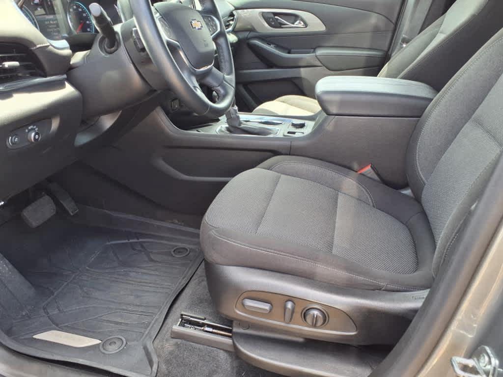 used 2023 Chevrolet Traverse car, priced at $32,895