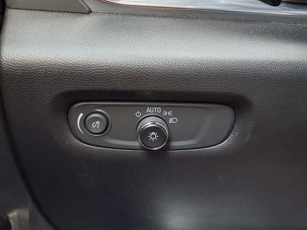 used 2023 Chevrolet Traverse car, priced at $31,995