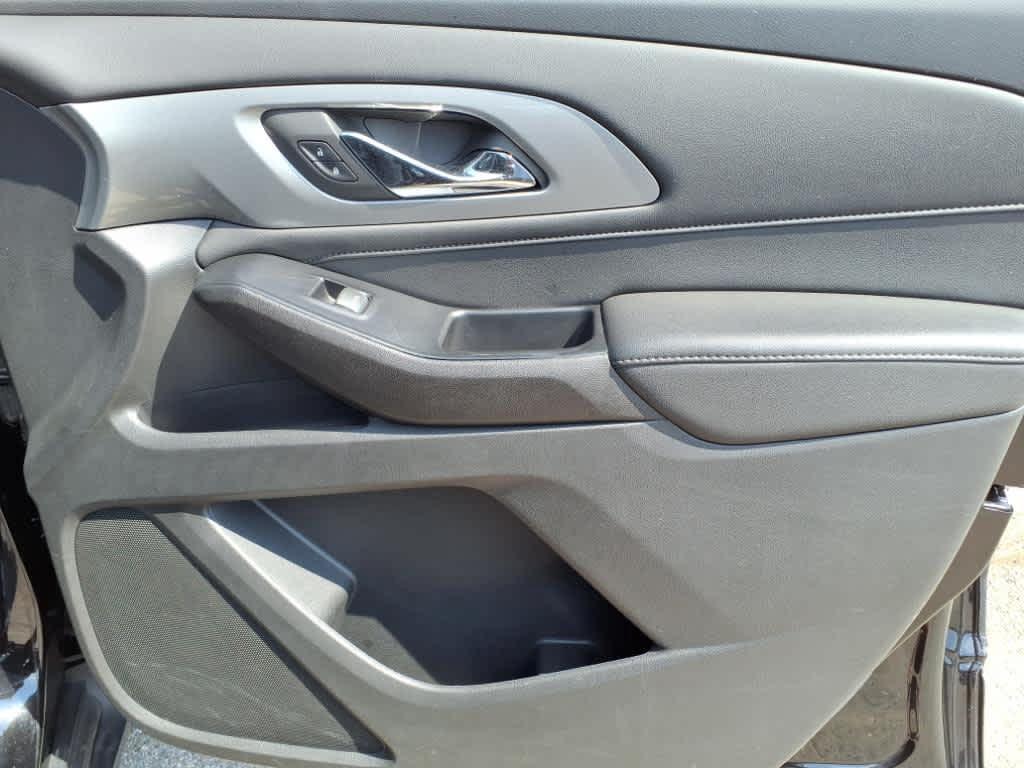 used 2023 Chevrolet Traverse car, priced at $31,995