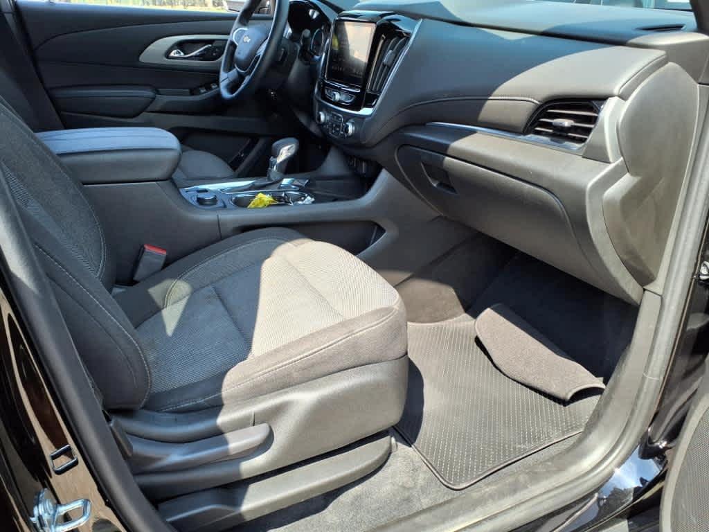 used 2023 Chevrolet Traverse car, priced at $31,995