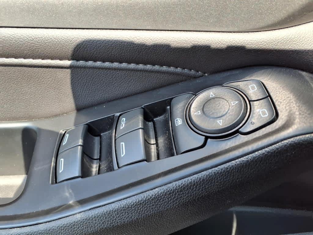 used 2023 Chevrolet Traverse car, priced at $31,995