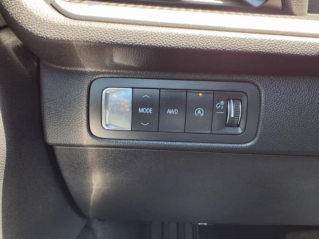 used 2024 Chevrolet Traverse car, priced at $38,995