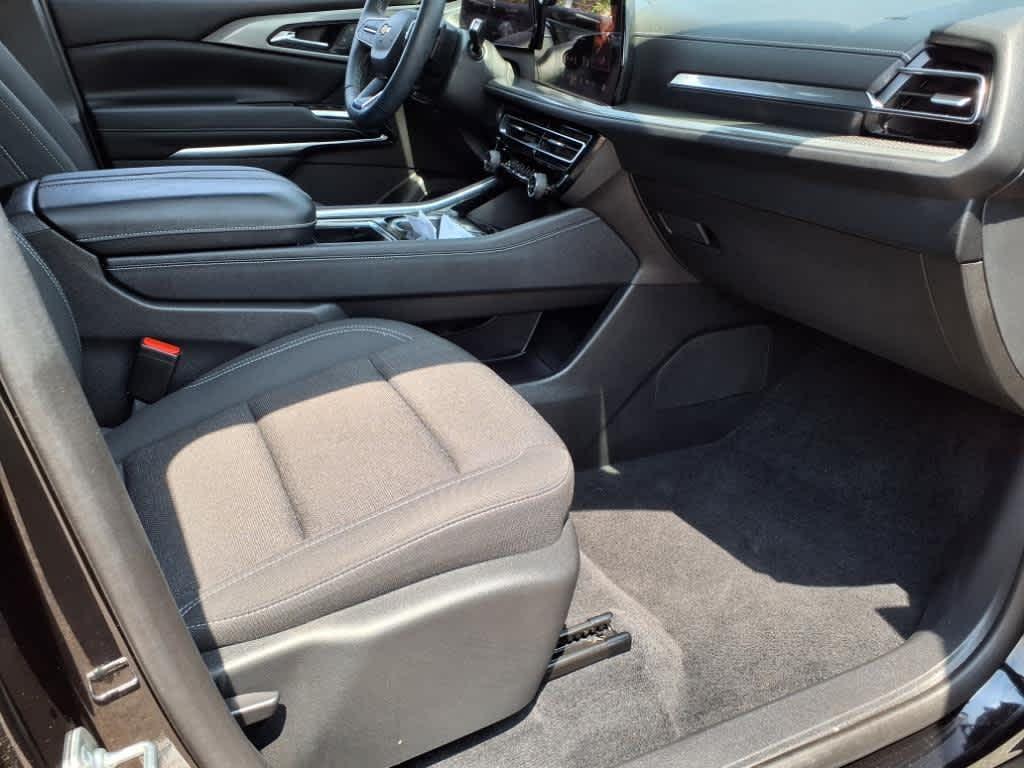 used 2024 Chevrolet Traverse car, priced at $38,995