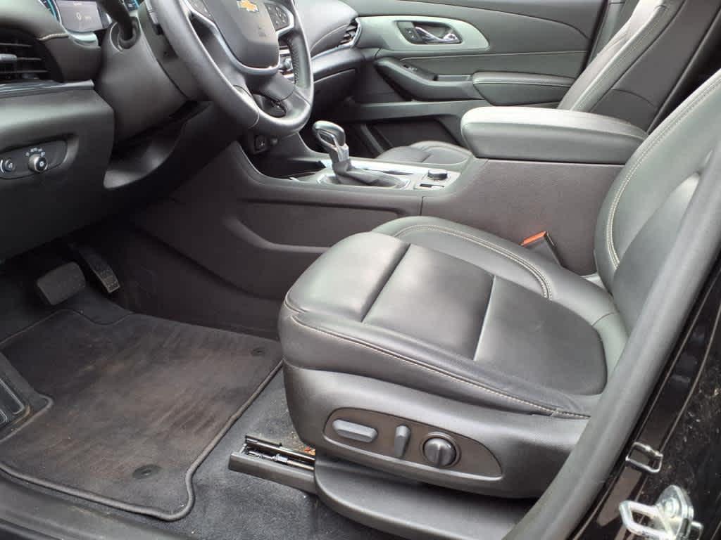 used 2022 Chevrolet Traverse car, priced at $31,995