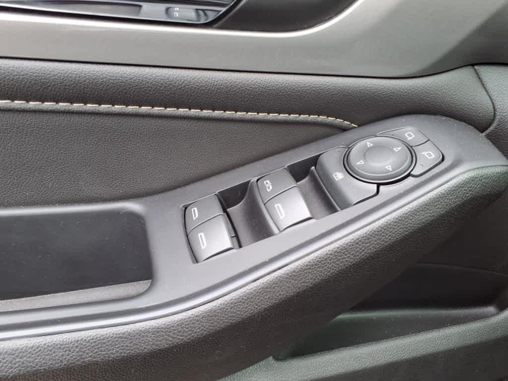 used 2022 Chevrolet Traverse car, priced at $31,995