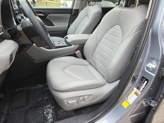 used 2024 Toyota Highlander car, priced at $40,300