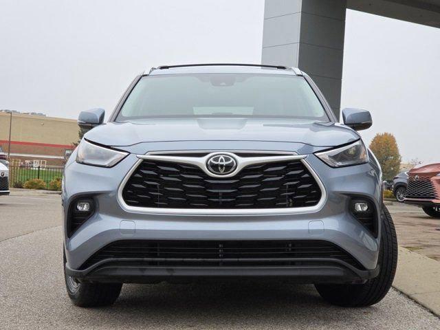 used 2024 Toyota Highlander car, priced at $40,300