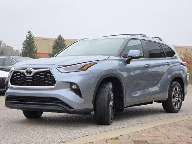 used 2024 Toyota Highlander car, priced at $40,300