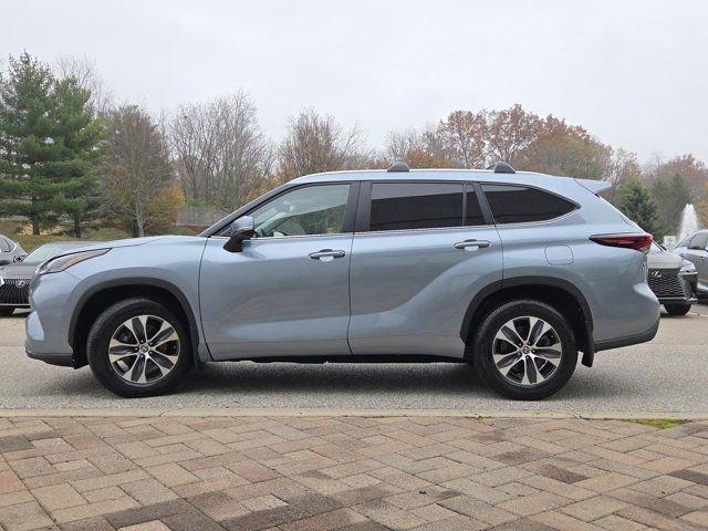 used 2024 Toyota Highlander car, priced at $40,300