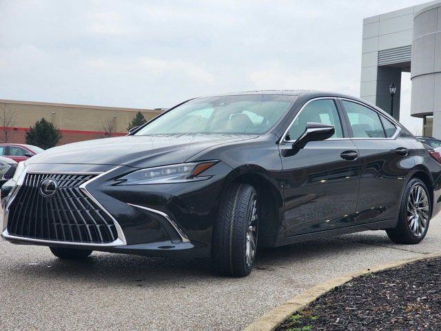 new 2025 Lexus ES 300h car, priced at $53,789