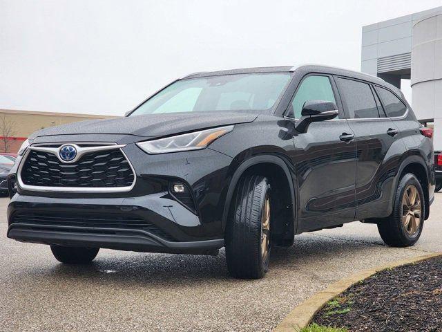 used 2023 Toyota Highlander Hybrid car, priced at $41,900