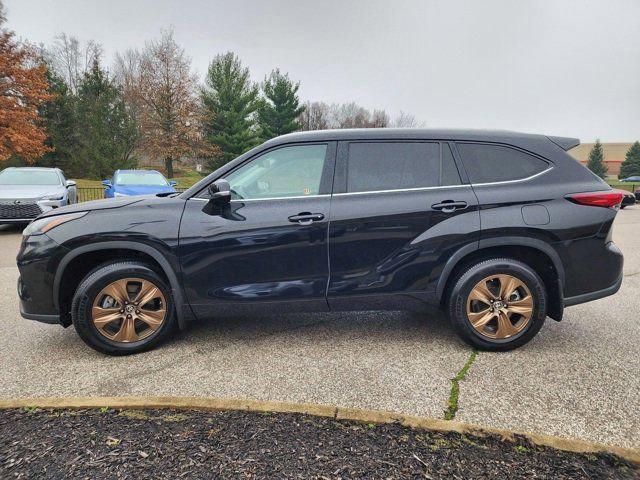 used 2023 Toyota Highlander Hybrid car, priced at $41,900