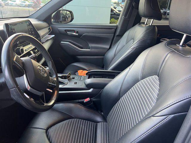 used 2021 Toyota Highlander car, priced at $30,800
