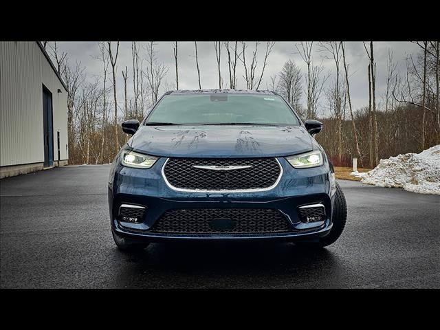 new 2025 Chrysler Pacifica car, priced at $44,880