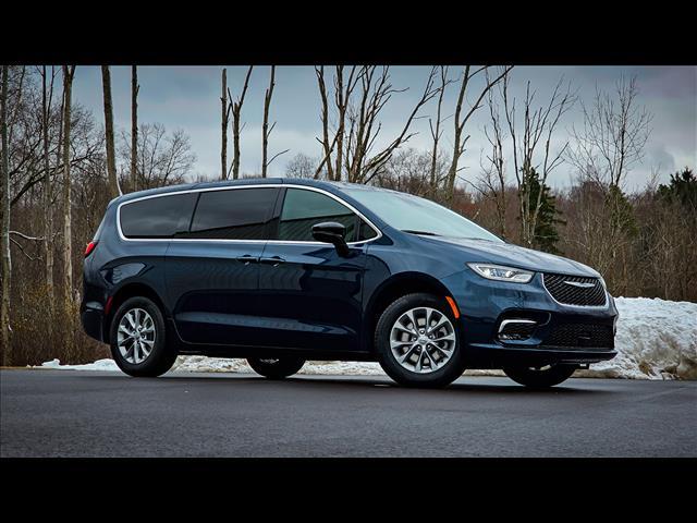 new 2025 Chrysler Pacifica car, priced at $44,577