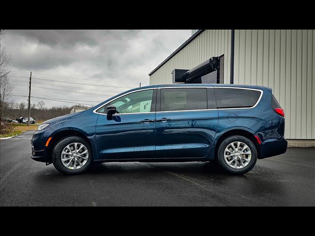 new 2025 Chrysler Pacifica car, priced at $44,577