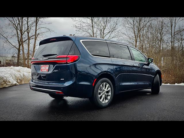 new 2025 Chrysler Pacifica car, priced at $44,577