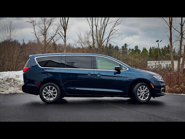 new 2025 Chrysler Pacifica car, priced at $44,577