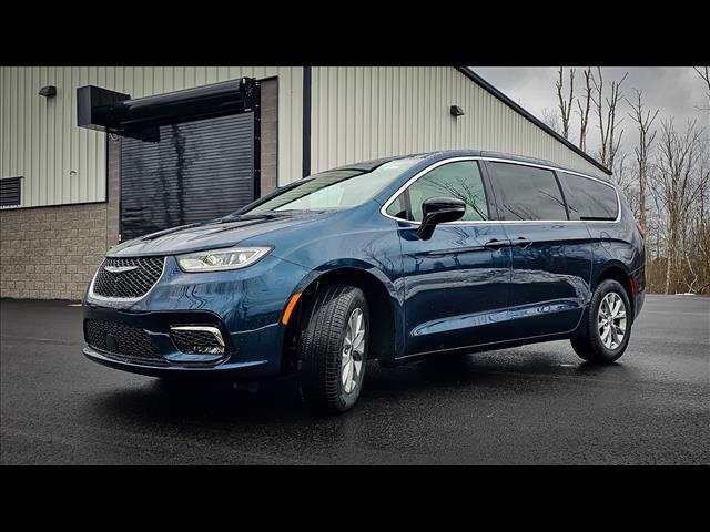 new 2025 Chrysler Pacifica car, priced at $44,880