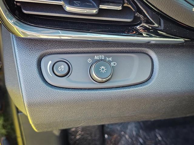 new 2025 Buick Envista car, priced at $29,070
