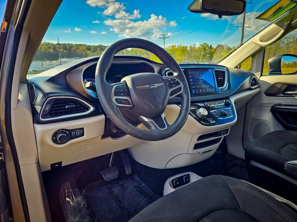 used 2017 Chrysler Pacifica car, priced at $13,500