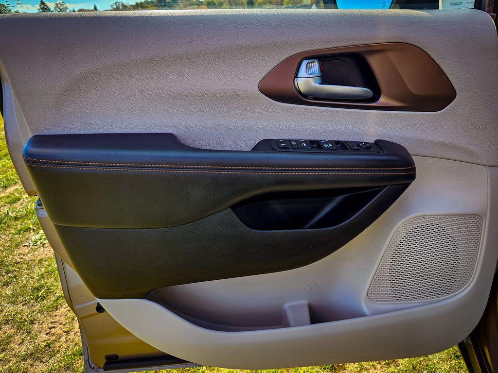 used 2017 Chrysler Pacifica car, priced at $13,500