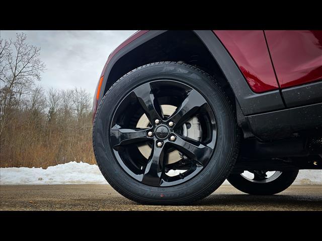 new 2025 Jeep Grand Cherokee car, priced at $48,332