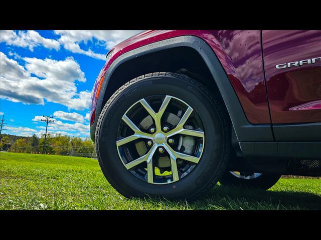 new 2024 Jeep Grand Cherokee car, priced at $45,417