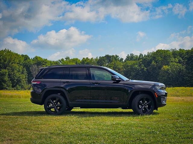 new 2025 Jeep Grand Cherokee car, priced at $43,537