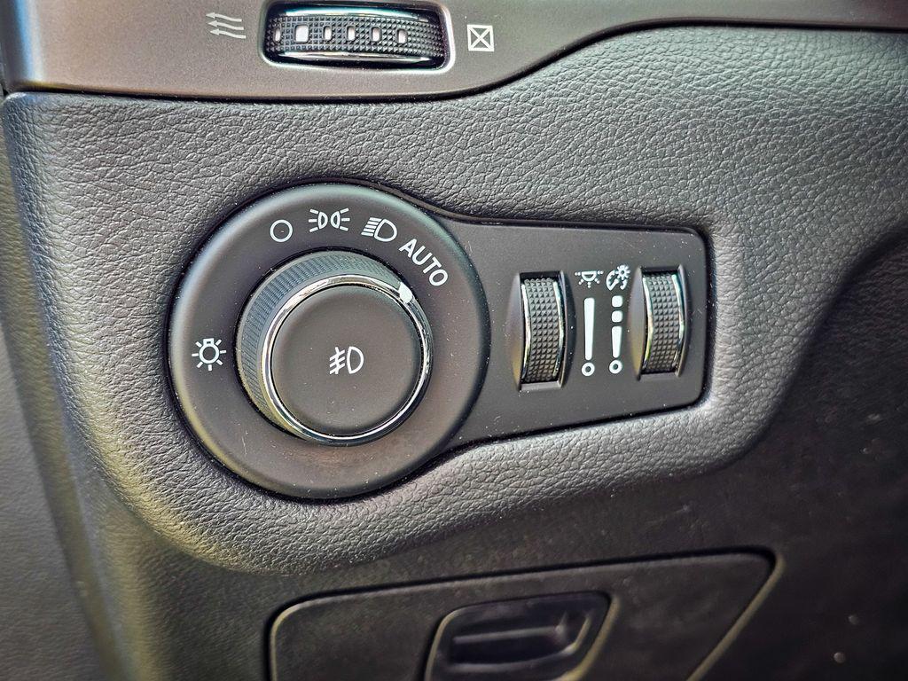 used 2021 Jeep Cherokee car, priced at $21,900