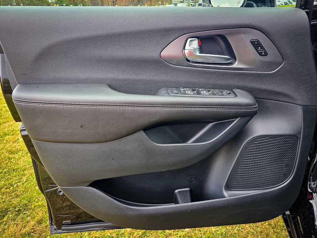 new 2026 Chrysler Pacifica car, priced at $43,615