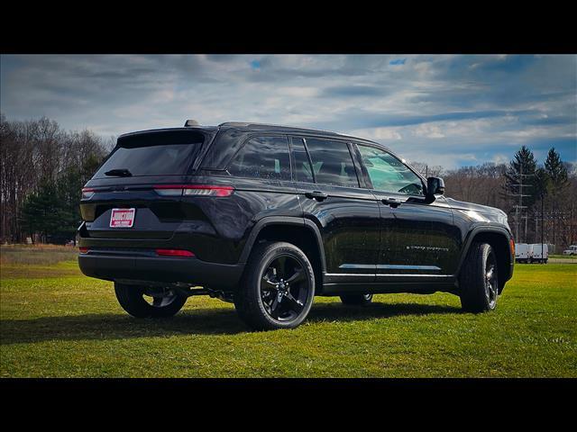 new 2025 Jeep Grand Cherokee car, priced at $44,195