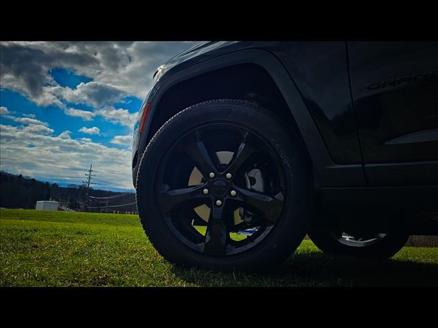 new 2025 Jeep Grand Cherokee car, priced at $44,195