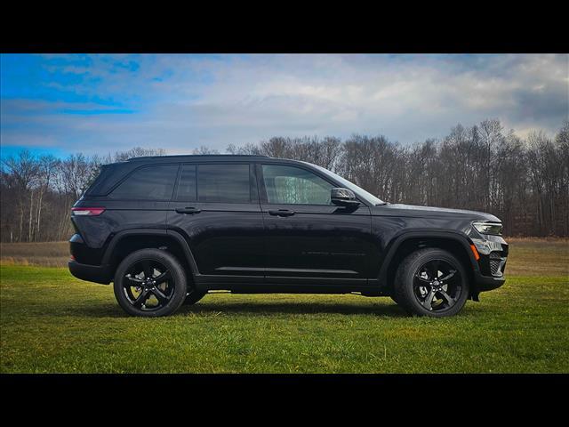 new 2025 Jeep Grand Cherokee car, priced at $44,195