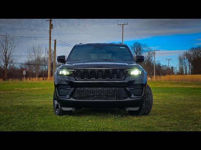 new 2025 Jeep Grand Cherokee car, priced at $44,195