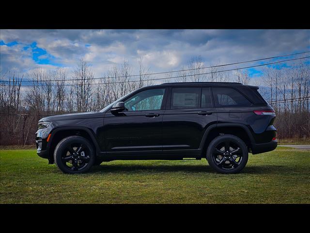 new 2025 Jeep Grand Cherokee car, priced at $44,195