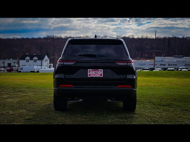 new 2025 Jeep Grand Cherokee car, priced at $44,195