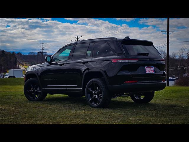 new 2025 Jeep Grand Cherokee car, priced at $44,195