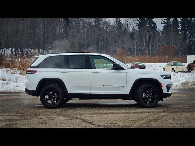 new 2025 Jeep Grand Cherokee car, priced at $46,746