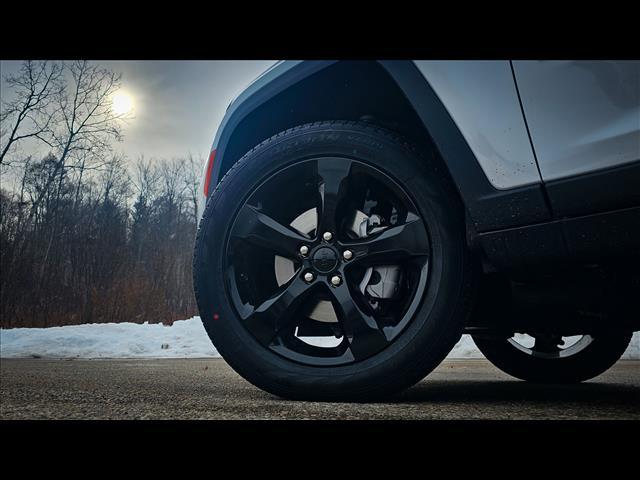 new 2025 Jeep Grand Cherokee car, priced at $46,746