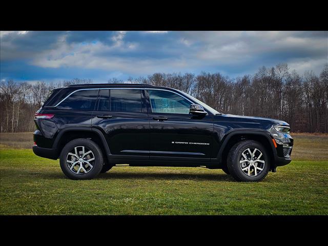 new 2025 Jeep Grand Cherokee car, priced at $45,830