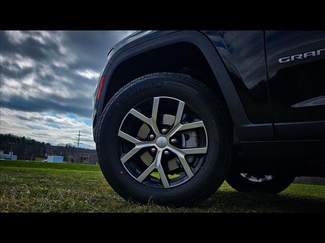 new 2025 Jeep Grand Cherokee car, priced at $45,830